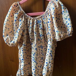 Puffy top good to wear this summer!